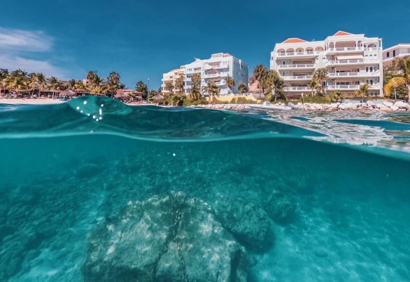 Blue Emerald On Blue Bay Beach Bagian luar foto